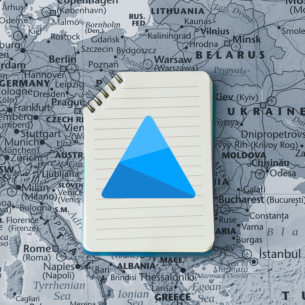 Imagen de un mapa de Europa y el logo de Microsoft Clarity